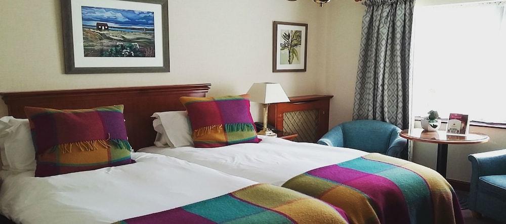 Parkway Hotel & Spa Кумбран Екстериор снимка