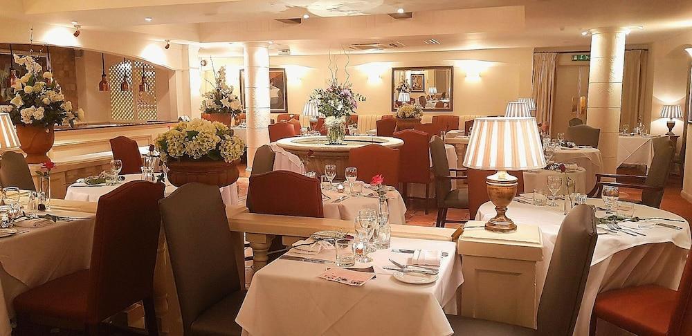 Parkway Hotel & Spa Кумбран Екстериор снимка