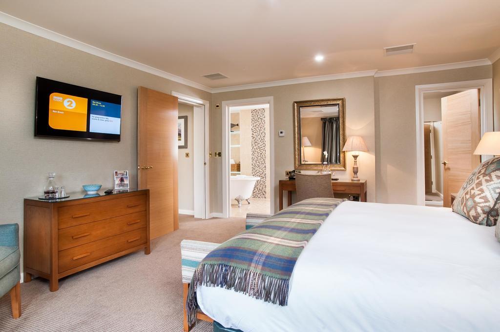 Parkway Hotel & Spa Кумбран Екстериор снимка
