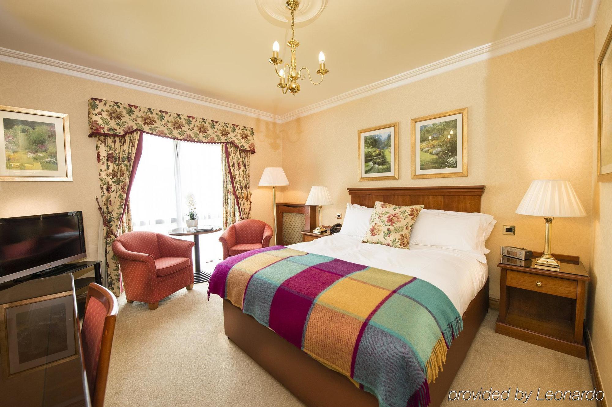 Parkway Hotel & Spa Кумбран Екстериор снимка