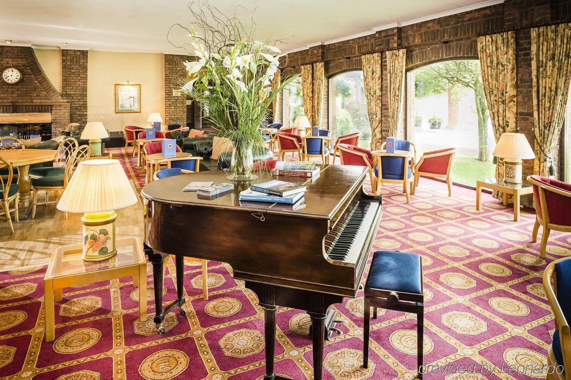 Parkway Hotel & Spa Кумбран Екстериор снимка