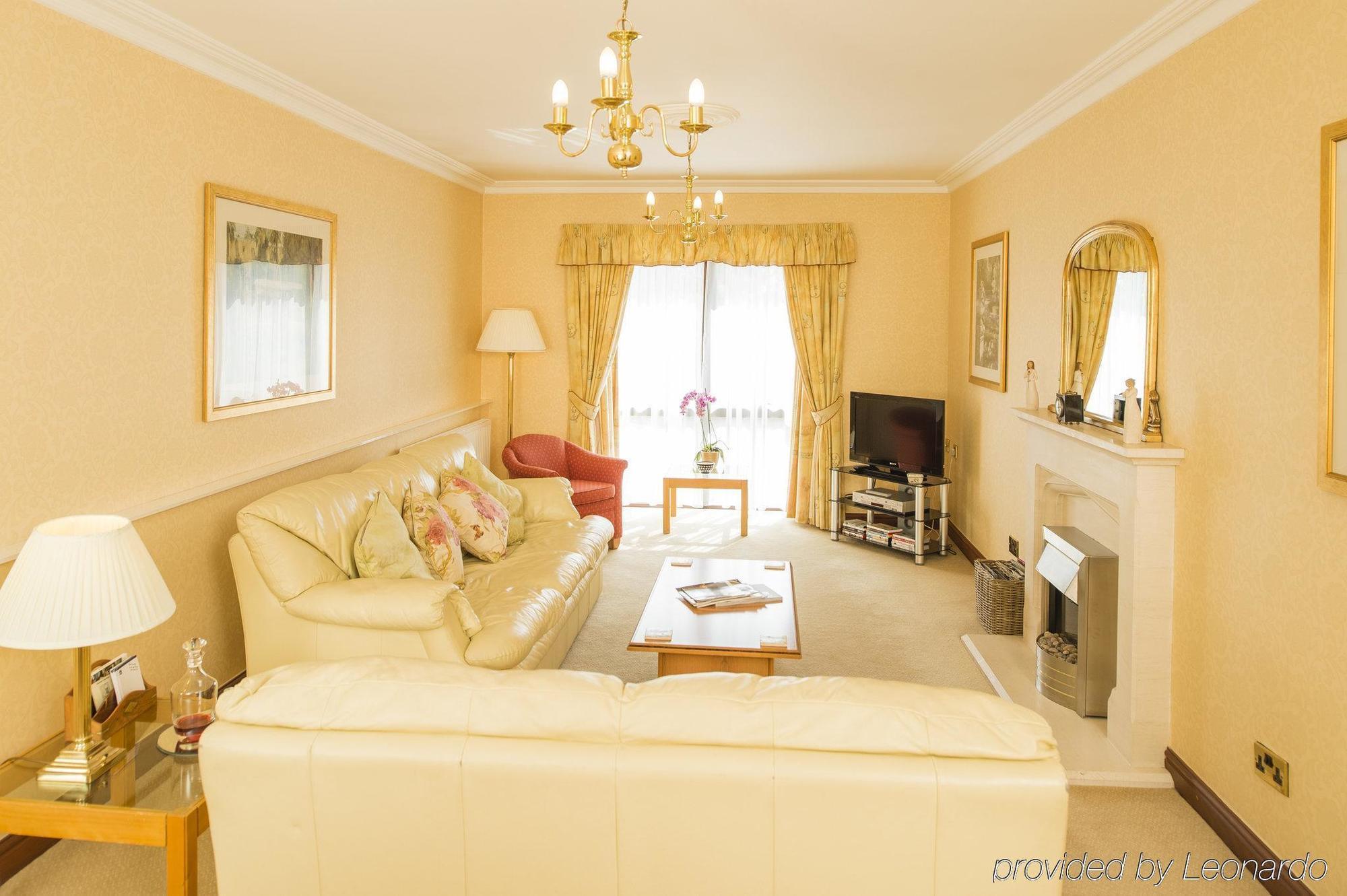 Parkway Hotel & Spa Кумбран Екстериор снимка