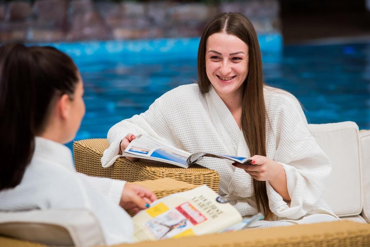 Parkway Hotel & Spa Кумбран Екстериор снимка