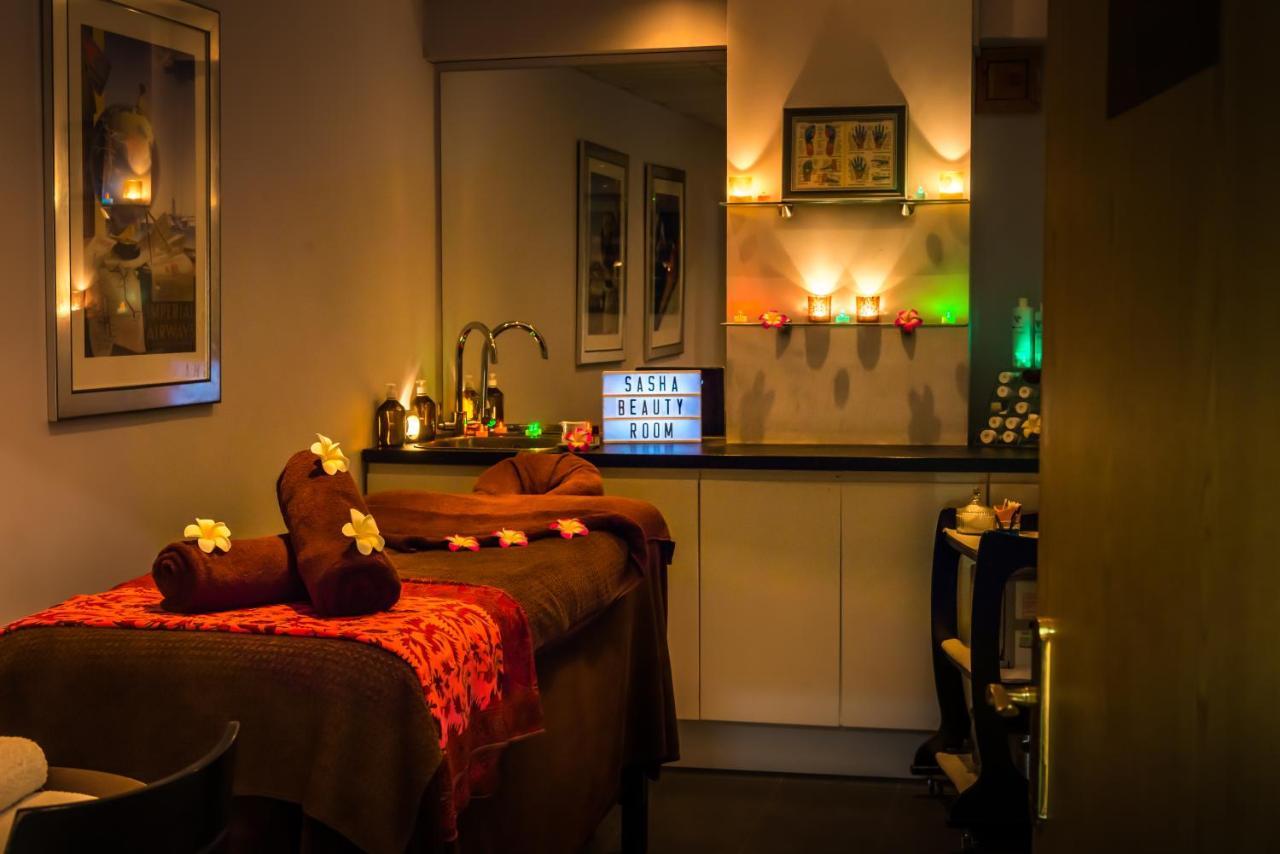 Parkway Hotel & Spa Кумбран Екстериор снимка