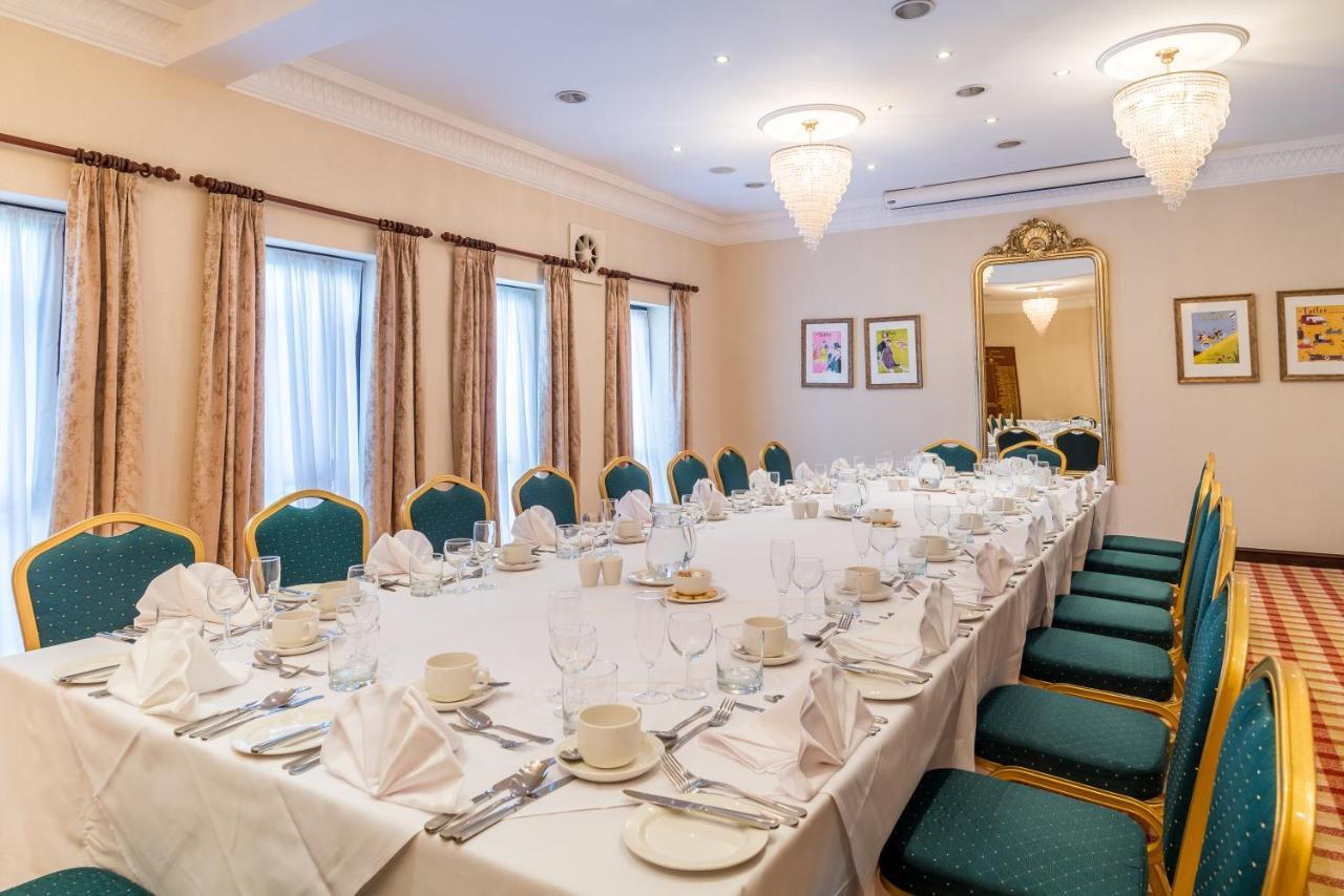 Parkway Hotel & Spa Кумбран Екстериор снимка
