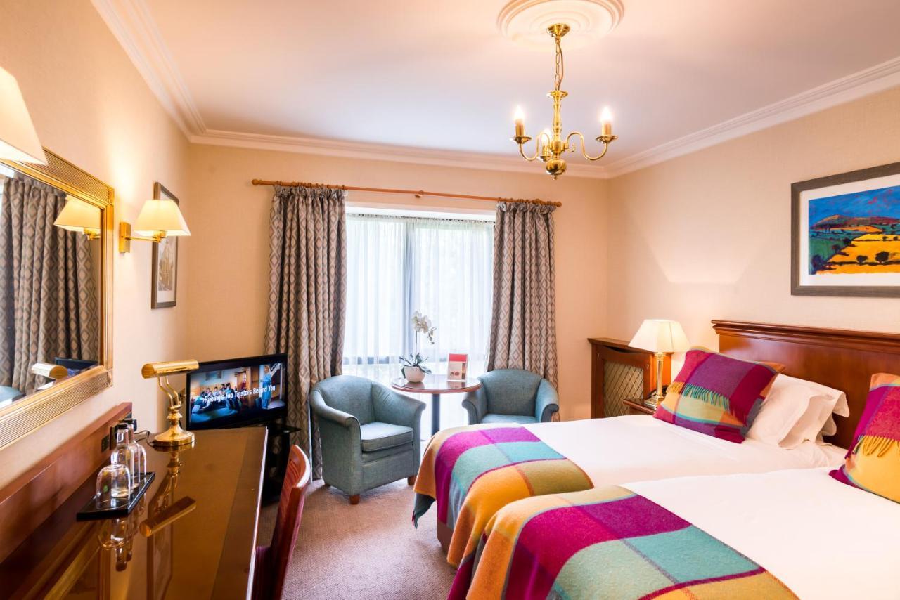 Parkway Hotel & Spa Кумбран Екстериор снимка